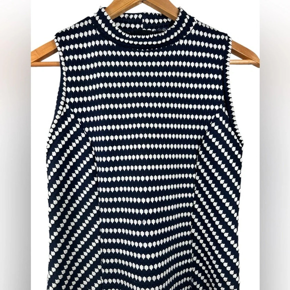 W5 sleeveless top, Small, mock neck, stretch, tailored, shell blue cream - Picture 2 of 5